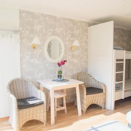 Bed & Breakfast Kastelholms Gaesthem *