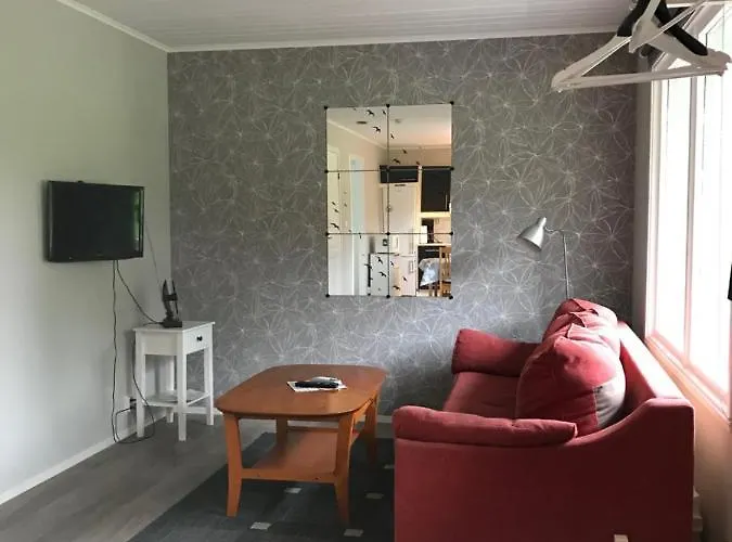 לינה וארוחת בוקר Kastelholms Gaesthem Sund